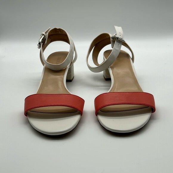 Ladies pretty little sandals, never been worn, cute little ankle straps. - Picture 1 of 6